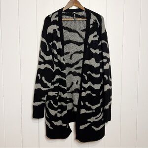Design Lab Black and Grey Zebra Print Long Cardigan. Size 1X.
